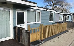 2 Bedroom Chalet Sb11, Sandown Bay, Dog Friendly